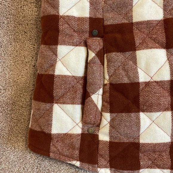 Vest - Picture 2 of 4